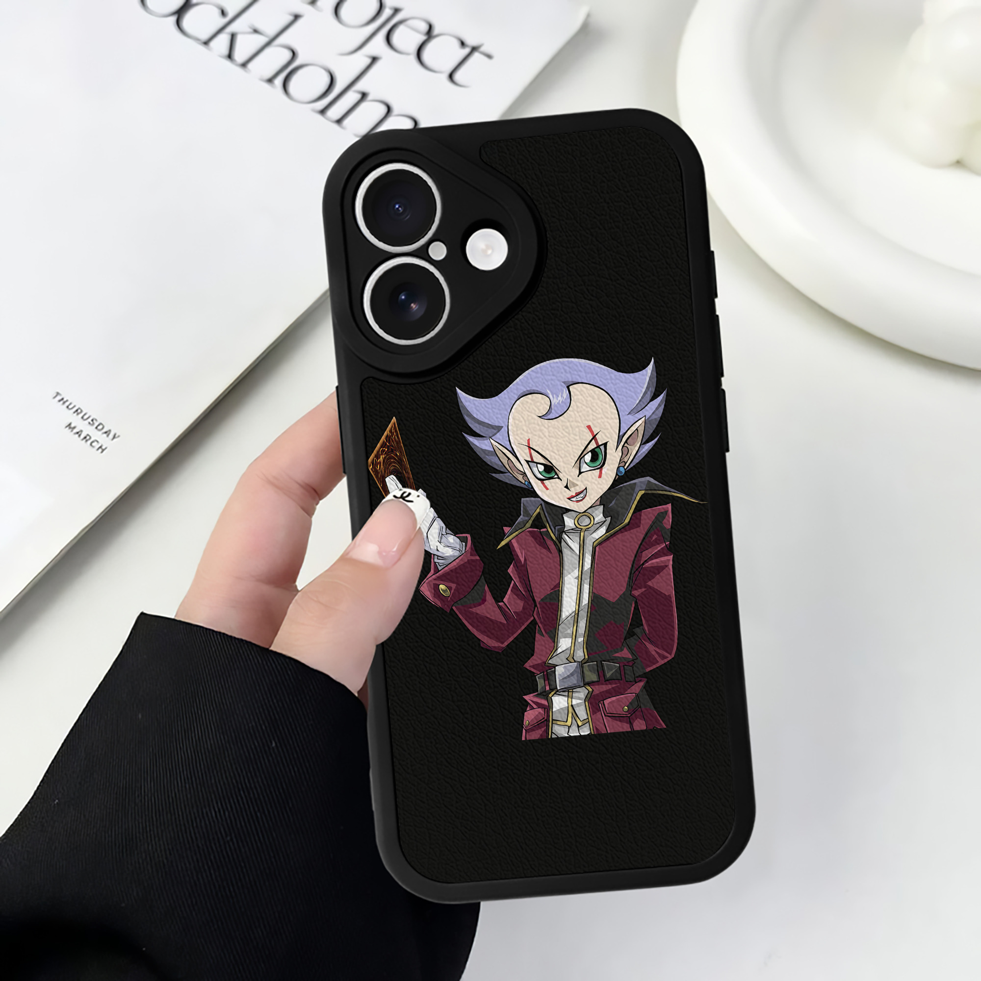 （画像用） 遊☆戯☆王 Yu-Gi-Oh! 【iPhone 16シリーズ対応】シリコンスマホケース（レザー調） 材質：シリコン